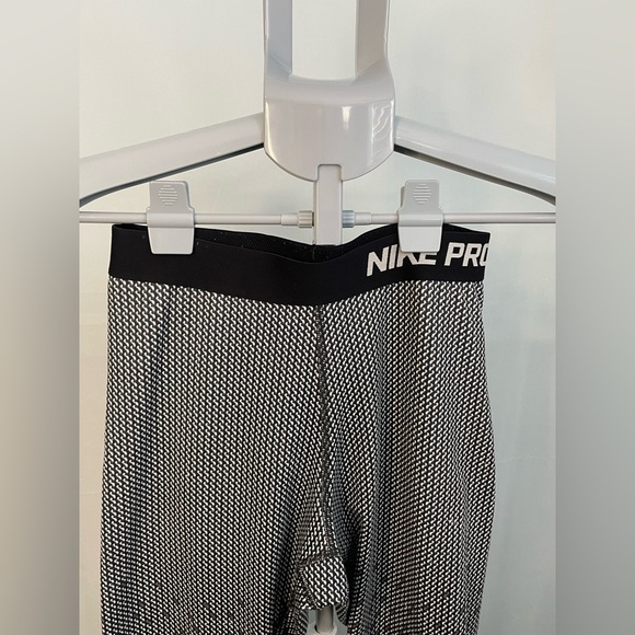 Limited edition Nike Pro leggings size‎ small - Picture 3 of 10